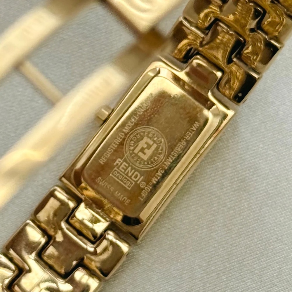AUTHENTIC VINTAGE FENDI GOLD WATCH - Picture 8 of 8